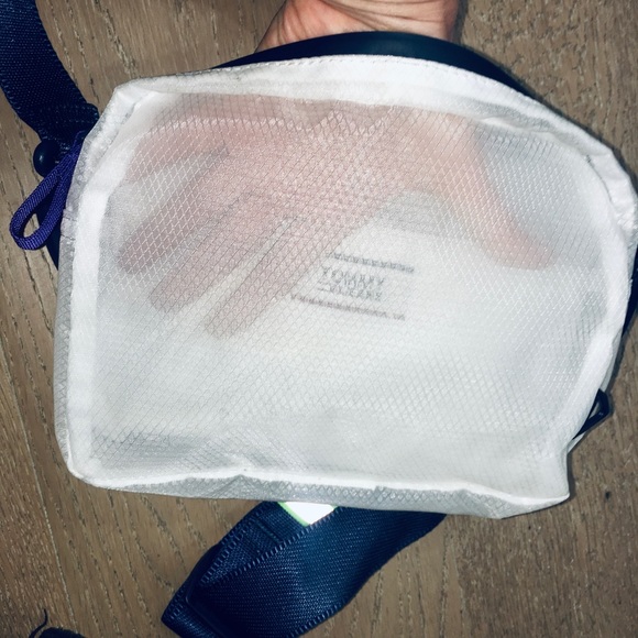 NWT Tommy Hilfiger Bag Crossbody Crossover Messenger Mens Womens Camera Jeans - Picture 6 of 11